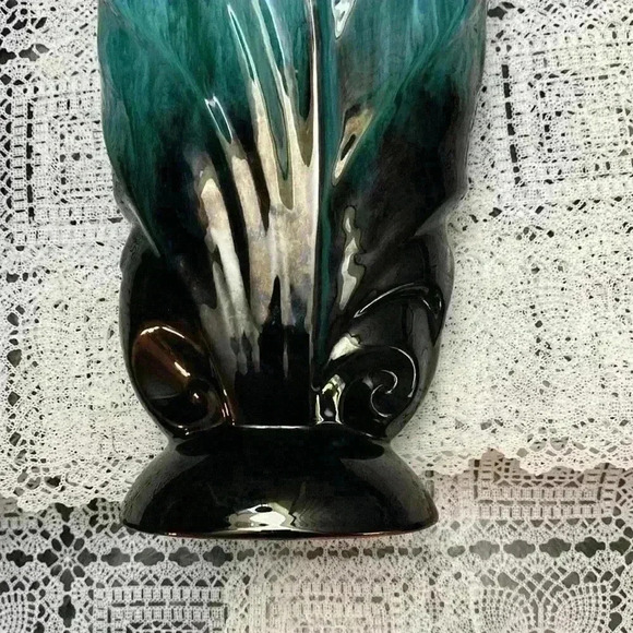 Vintage Blue Mountain Pottery BMP Large Open Leaf  Style Vase, Green Glaze - Picture 12 of 16